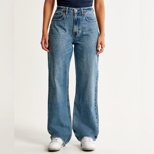 New with tags, Curve Love High Rise Loose Jean, Abercrombie, size 30 short